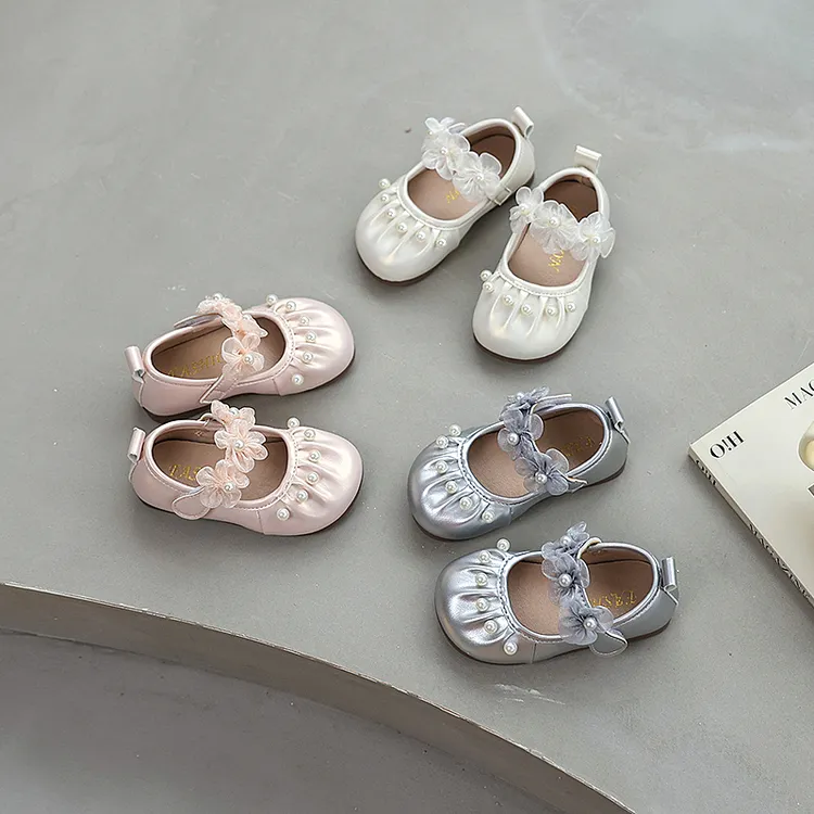 女童童鞋洋气春秋新款小皮鞋魔术贴花朵蕾丝珍珠婴幼儿学步鞋