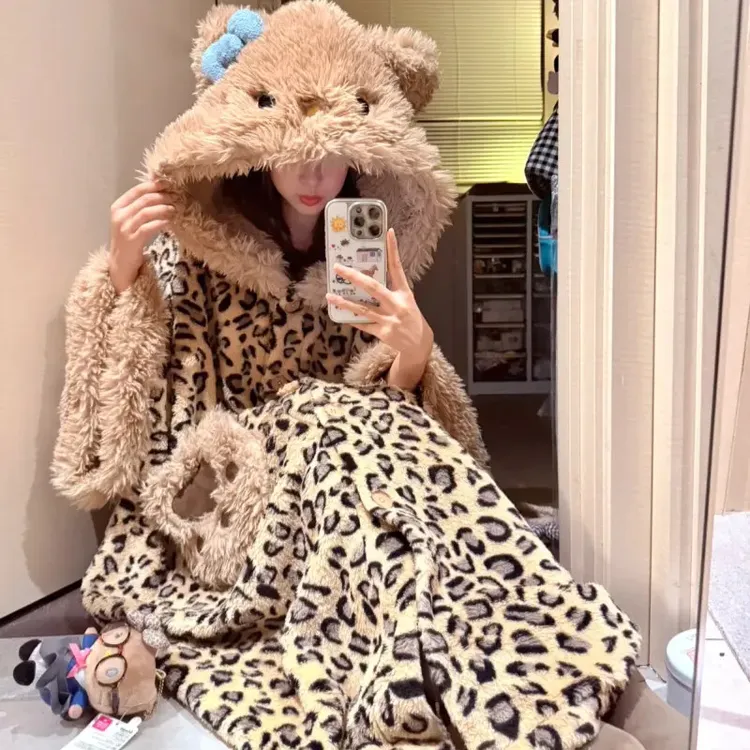 豹纹HelloKitty珊瑚绒斗篷睡袍女冬季加绒加厚卡通连帽冬天家居服