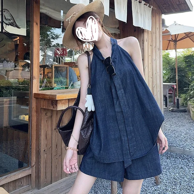 度月棠2025夏季新款水洗透气感牛仔挂脖宽松上衣阔腿短裤时尚套装