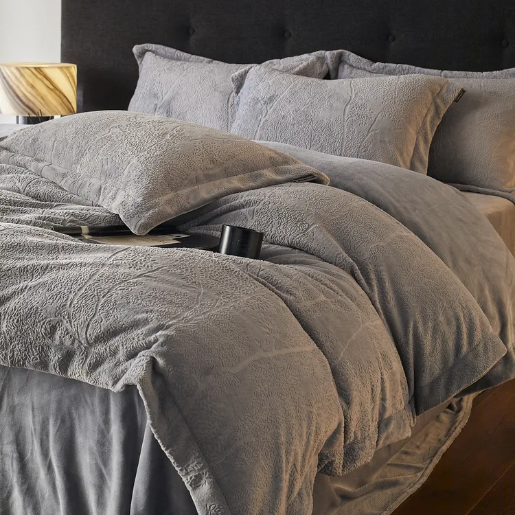 230g雕花牛奶绒四件套简约高级床单加厚被套双面绒秋冬款床品
