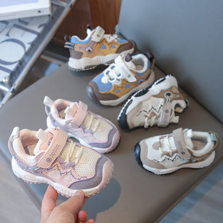 2025秋季新款男女童轻便老爹鞋户外中小童纽扣鞋登山鞋防滑