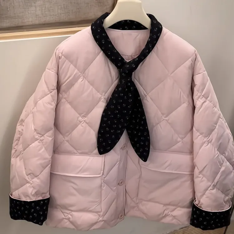 粉色菱格羽绒服2025冬季小个子保暖鸭绒甜美蝴蝶结领加厚短款外套