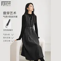 对白简约V领毛呢背心连衣裙女2025冬季新款优雅收腰叠穿无袖A字裙