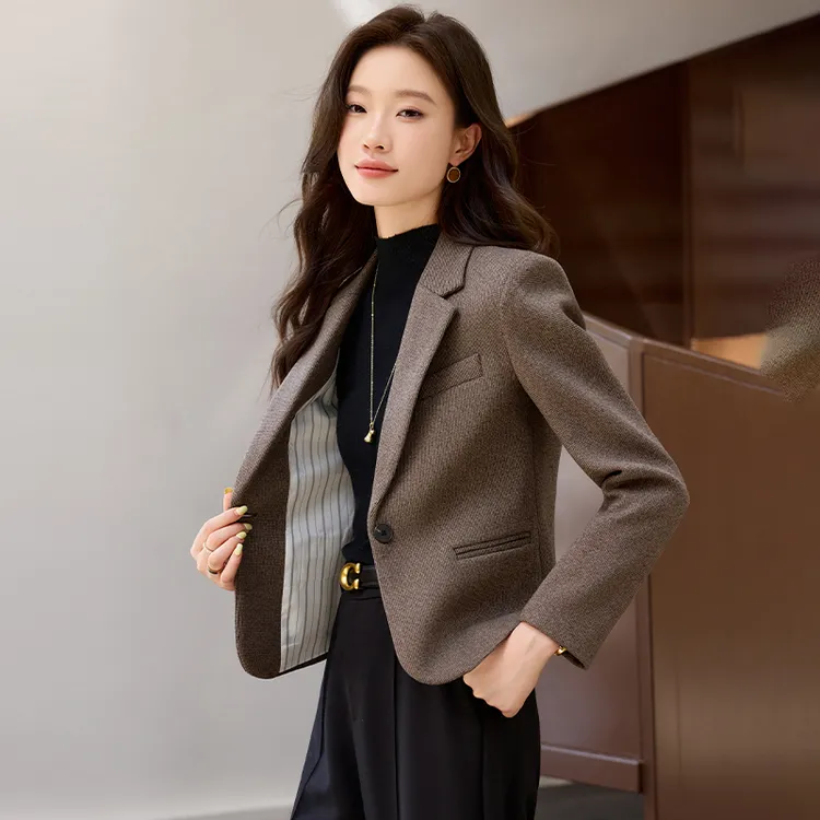 咖色毛呢小西装外套女秋冬2025新款高级感气质小个子短款休闲西服