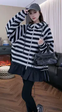 加绒加厚时尚简约宽松舒适慵懒条纹松弛显瘦连帽卫衣裙Z254031