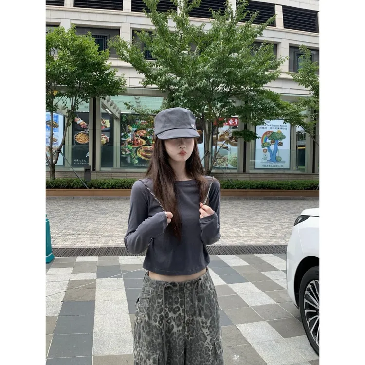 甜辣妹风气质纯色露肩长袖T恤女秋季修身显瘦打底衫豹纹工装长裤