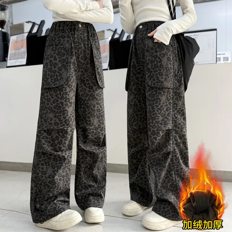 女童秋冬加绒裤子6-12岁豹纹工装裤2025新款中大童一体绒裤子潮酷