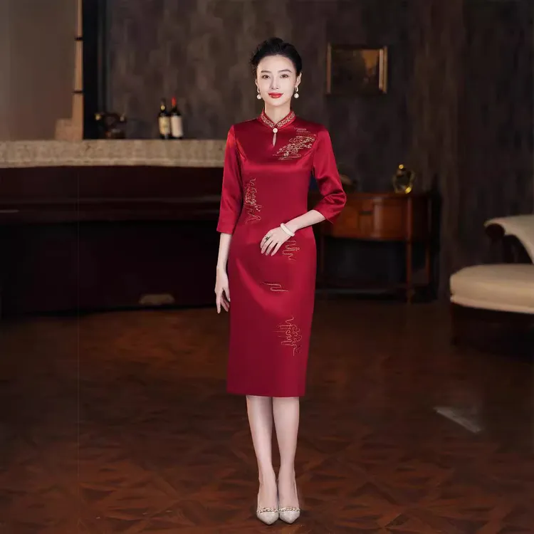 2025刺绣钉珠新国风旗袍修身年轻喜妈妈喜婆婆连衣裙晚礼服日常气