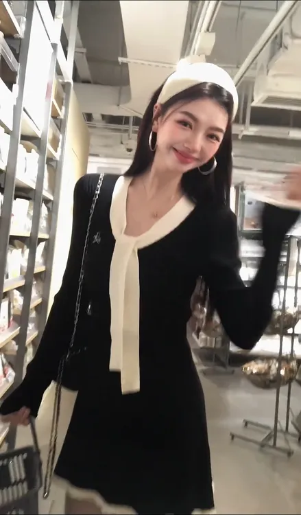 长袖连衣裙2025女早秋巨好看的法式黑色大方得体绝美修身显瘦裙子