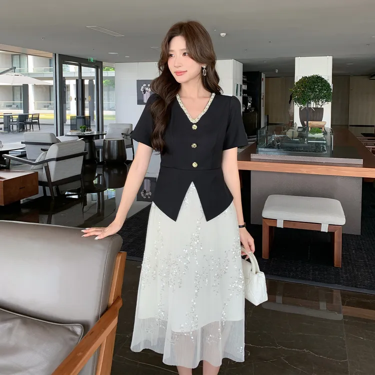 奢姿大码女装2025夏季假两件拼接时尚连衣裙胖妹妹气质V领裙子