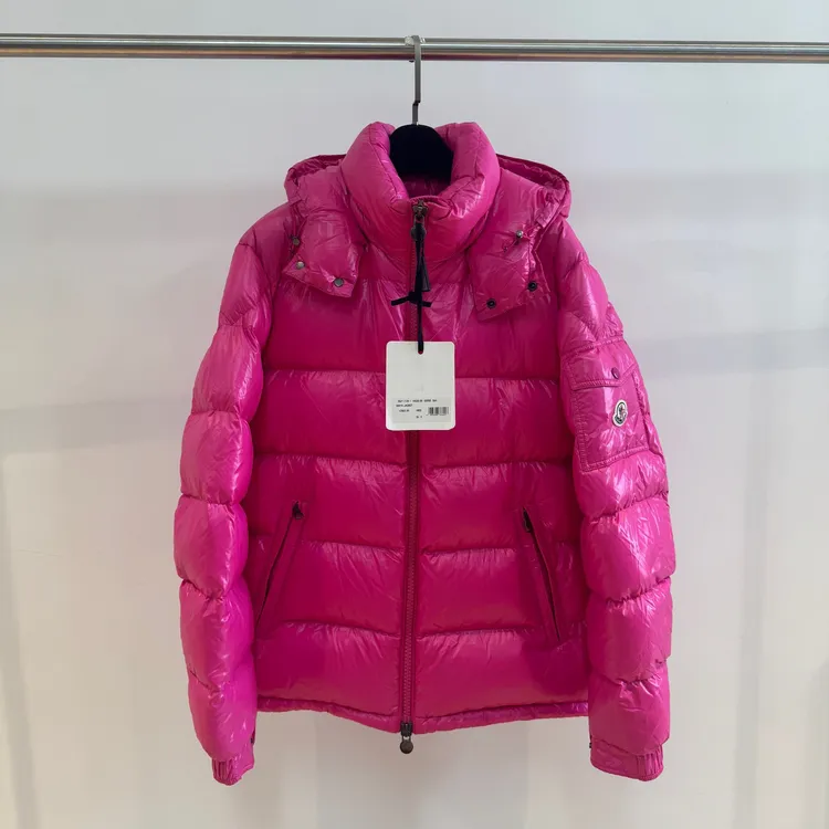 未使用 MONCLER  粉色亮面防水连帽羽绒服 4码 04509