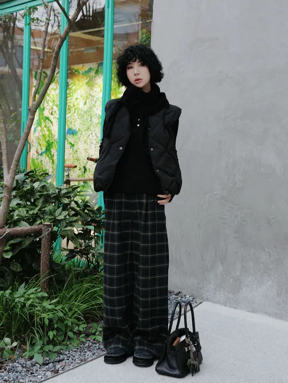 TT设计师【轻量时尚】极简下摆抽绳菱格鹅绒百搭羽绒马甲TT191355