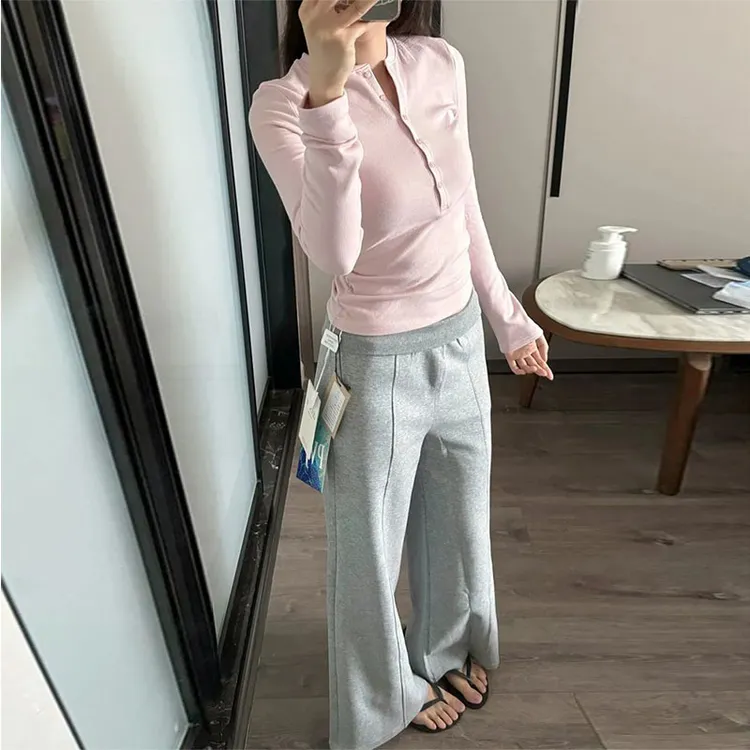 美式穿搭粉色V领纽扣长袖t恤女春秋季辣妹内搭修身显瘦打底衫上衣