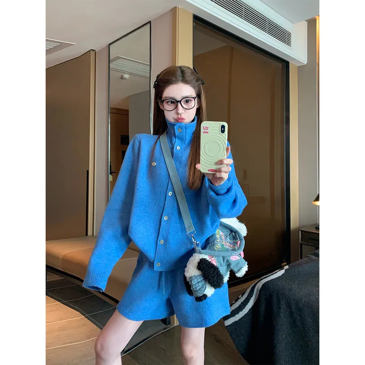 蓝色翻领毛衣套装女2025新款春秋季韩系松弛感休闲针织短裤两件套