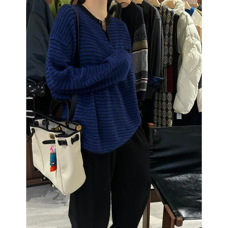 马海毛羊毛撞色条纹口袋圆领毛衣  J25MY872