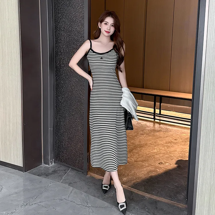 2025新款条纹吊带连衣裙女夏季气质显瘦性感百搭修身内搭中长裙子