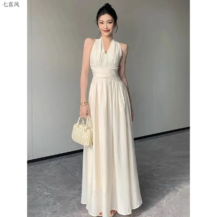 法式白色无袖挂脖领连衣裙显瘦收腰夏季复古温柔设计感长裙