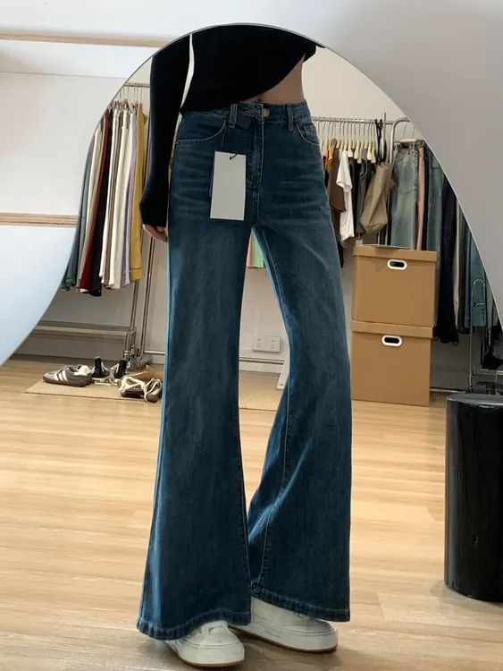 不贴腿微喇牛仔裤女秋季新款胖妹妹mm梨型身材高腰弹力显瘦喇叭裤