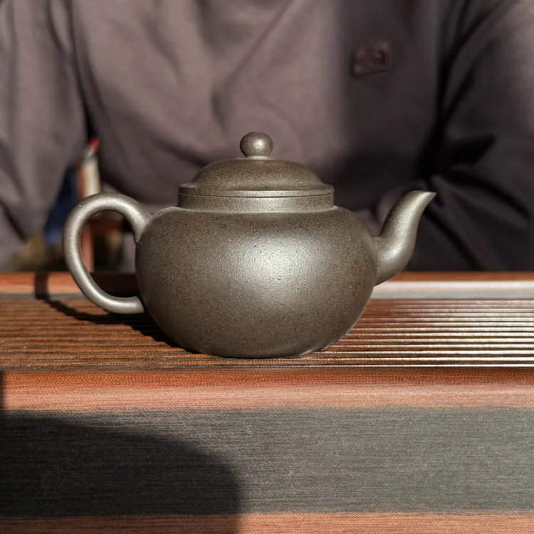 同夏全手工紫砂壶原矿紫泥.清式宫灯器型的典型180cc（精品）