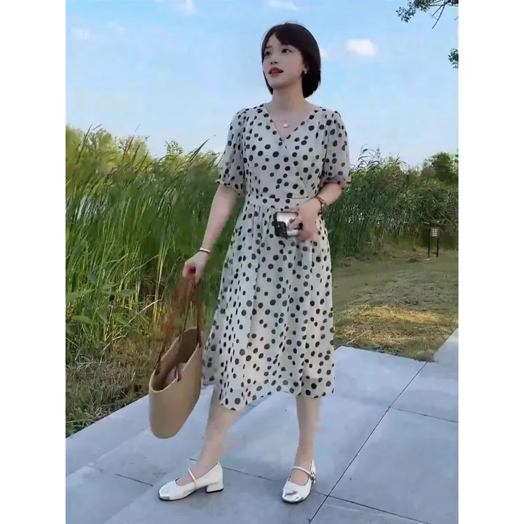 法式高端V领短袖波点连衣裙女2025夏季新款小个子气质显瘦中长裙