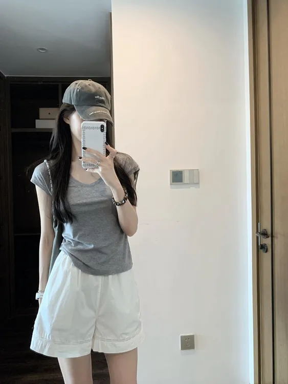 2025夏季新款韩系收腰显瘦灰色U领正肩短袖T恤高腰阔腿短裤套装女