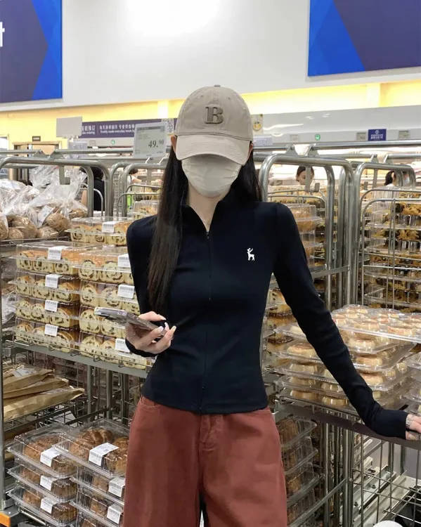 7598小鹿刺绣修身版型立领拉链衫
