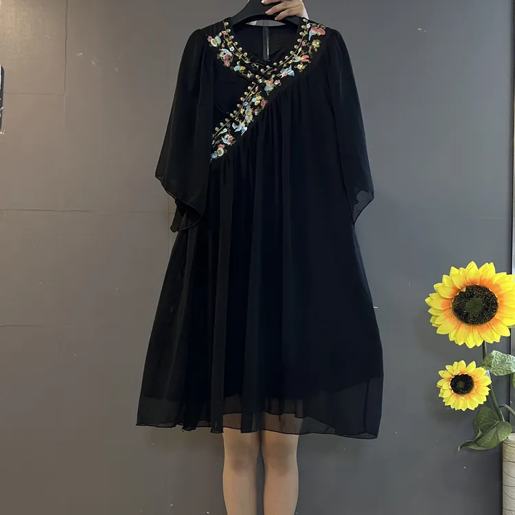 新中式改良版旗袍裙重工刺绣宽松遮肚大码连衣裙