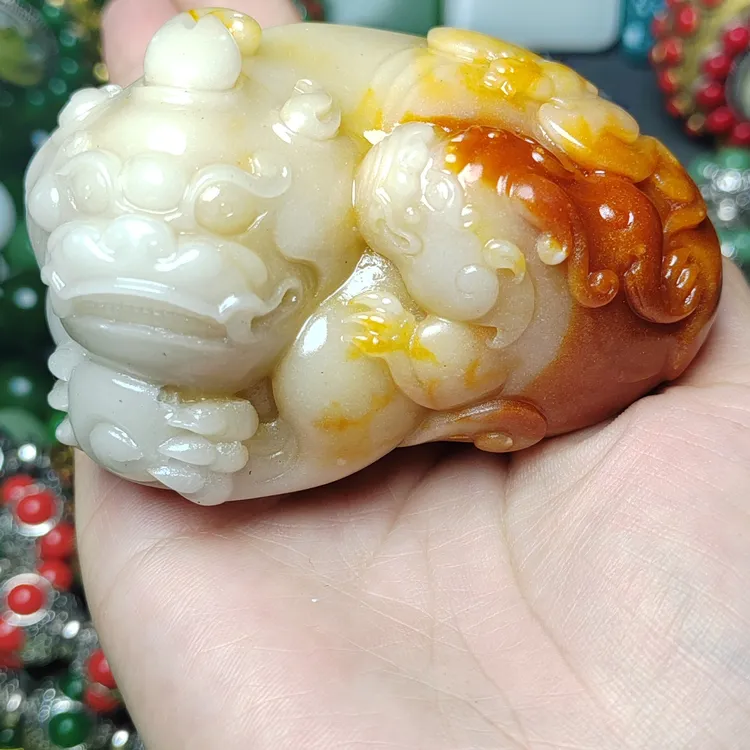 俏色巧雕糖白母子貔恘摆件手把件