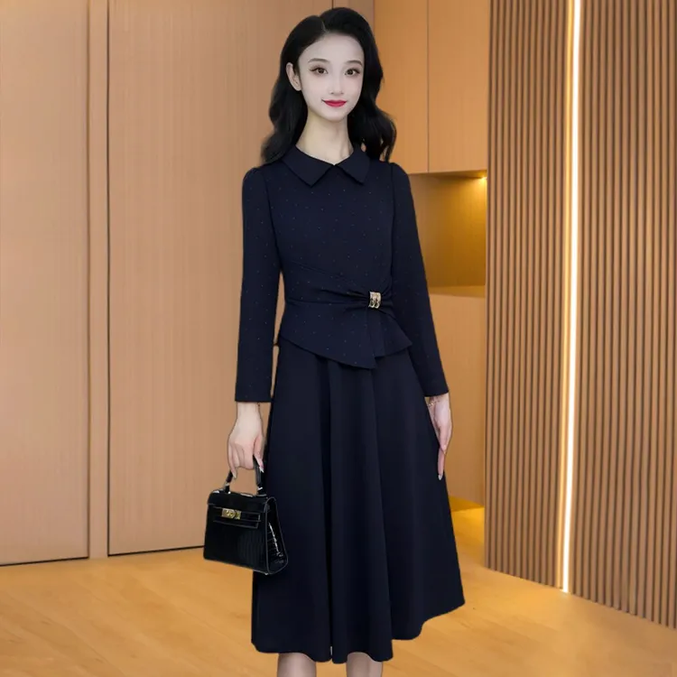 高级感早秋连衣裙气质长袖收腰显瘦遮肚微胖妈妈简单大方假两件套