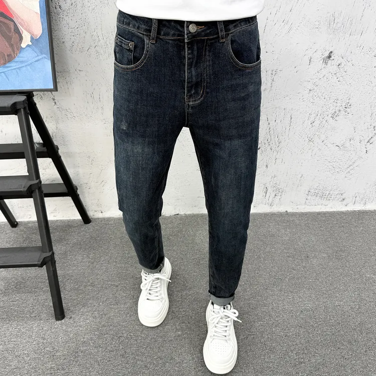 蓝灰色高端牛仔裤男秋冬爆款韩式复古水洗简约百搭修身显瘦小脚裤