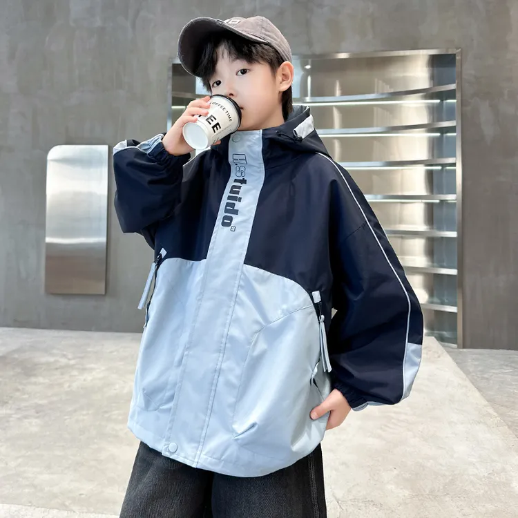 男童春秋款外套2025新款秋季冲锋衣中大童儿童男孩秋装帅气时髦潮
