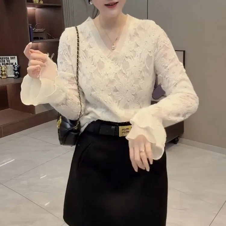 高级感V领蕾丝长袖修身显瘦打底衫