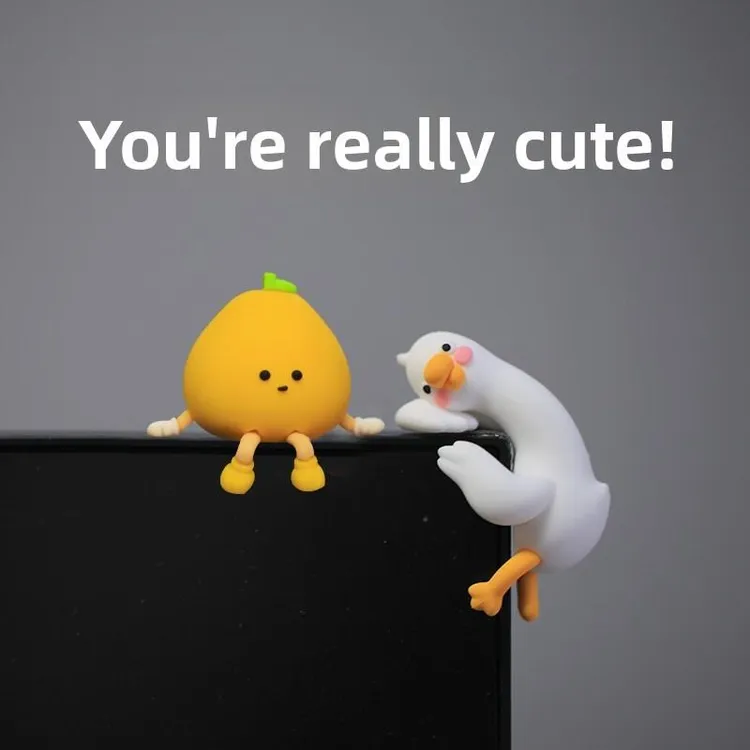可爱小鸭子公仔女生桌面小摆件电脑显示器汽车载屏幕趴趴装饰品