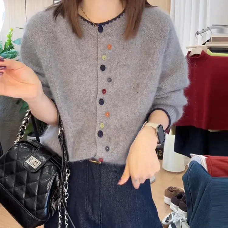 高级感彩色扣针织开衫女2025冬季新款时尚宽松显瘦休闲减龄上衣潮