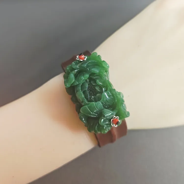 [0014]天然和田碧玉立体精美牡丹花手牌