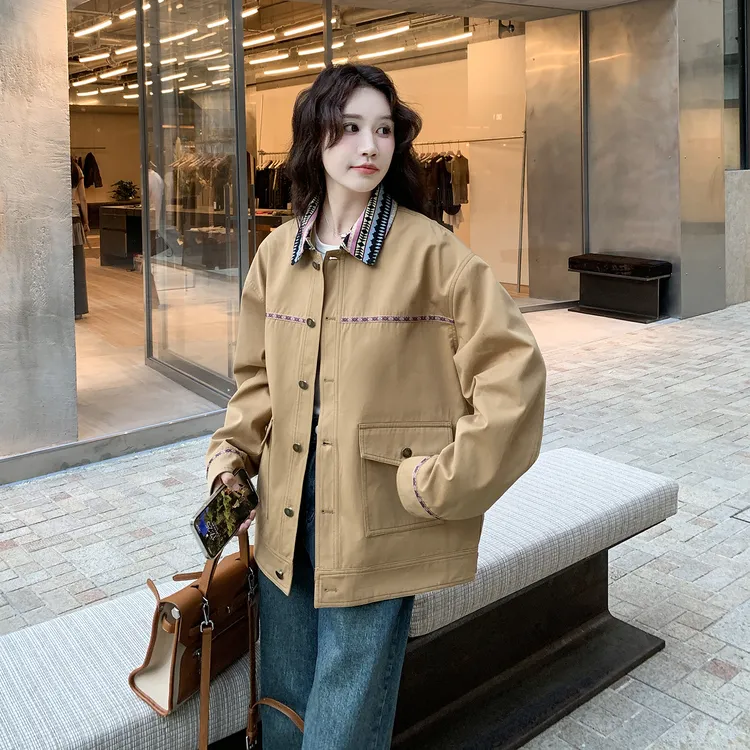 韩系民族风设计感翻领短款外套女2025新款卡其色工装休闲夹克上衣