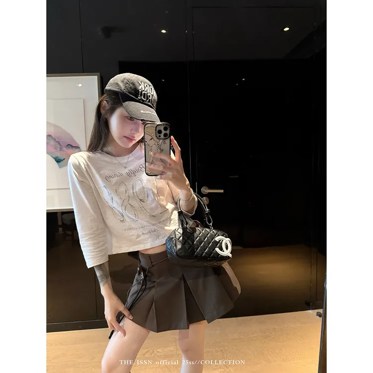 THEISSN宁司 印花圆领正肩长袖T恤女夏季宽松短款上衣 01062