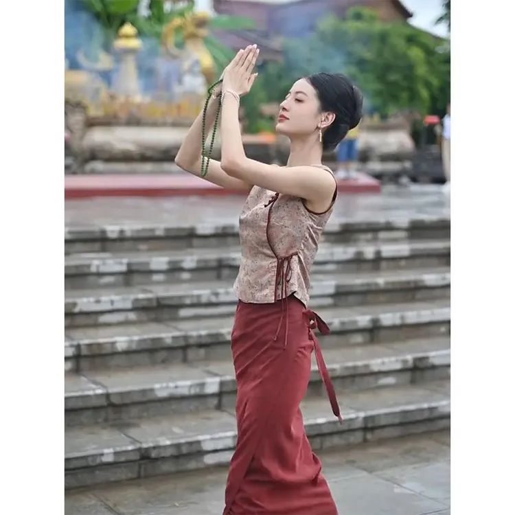 独特新中式女装国风年轻版改良唐装2025新款复古上衣半裙红色套装