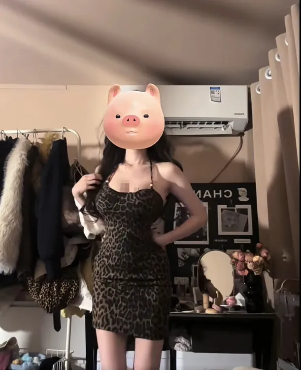 【B Y】美拉德穿搭挂脖吊带豹纹连衣裙女春新款内搭修身包臀短裙子