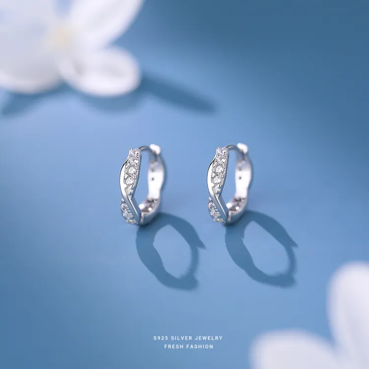 925银耳饰 法式微镶莫比乌斯耳扣女轻奢网红高级感素圈耳环纯银