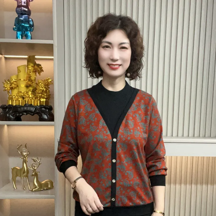 妈妈装流行时尚潮牌女装宽松秋装女士欧若拉独特漂亮上装休闲长袖