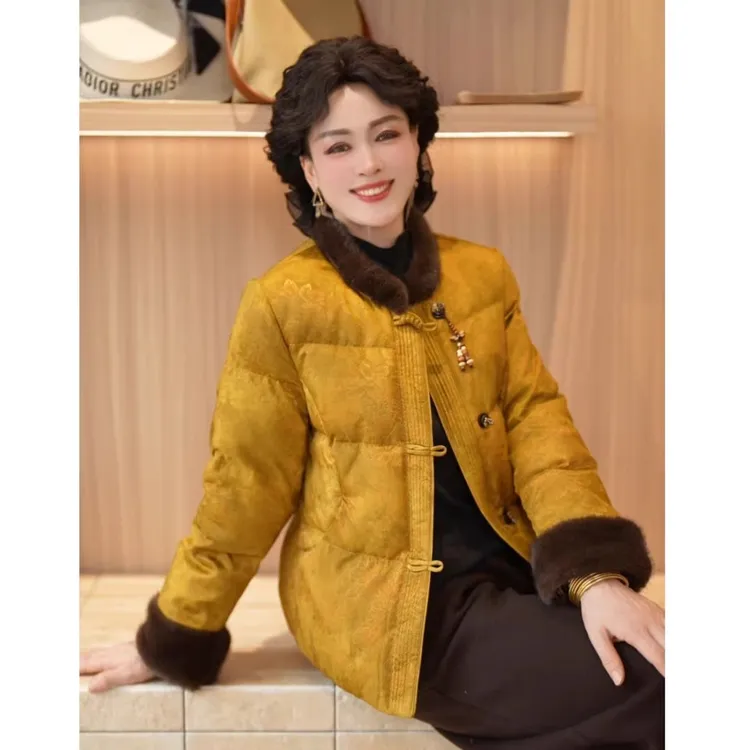 年轻妈妈装冬季白鸭绒羽绒服2025新款年货中老年女装保暖冬季外套