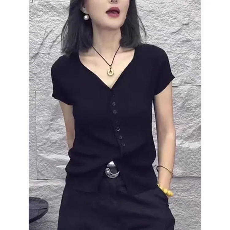 设计感黑色V领薄款冰丝短袖针织衫女夏新款休闲修身显瘦短款上衣