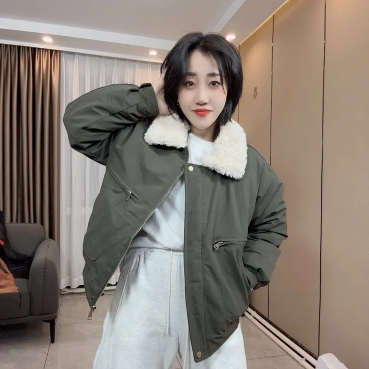 女士冬季短款休闲时尚常规棉服毛领加厚耐磨拼接厚款翻领保暖外套