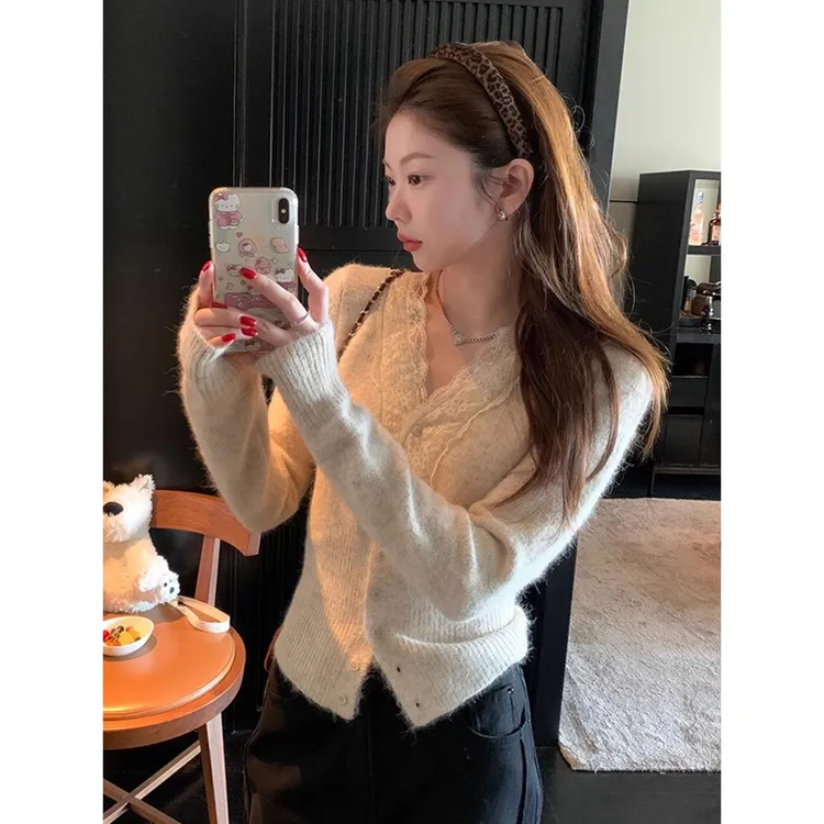 温柔蕾丝拼接V领羊毛针织打底衫女春秋修身内搭毛衣长袖上衣洋气