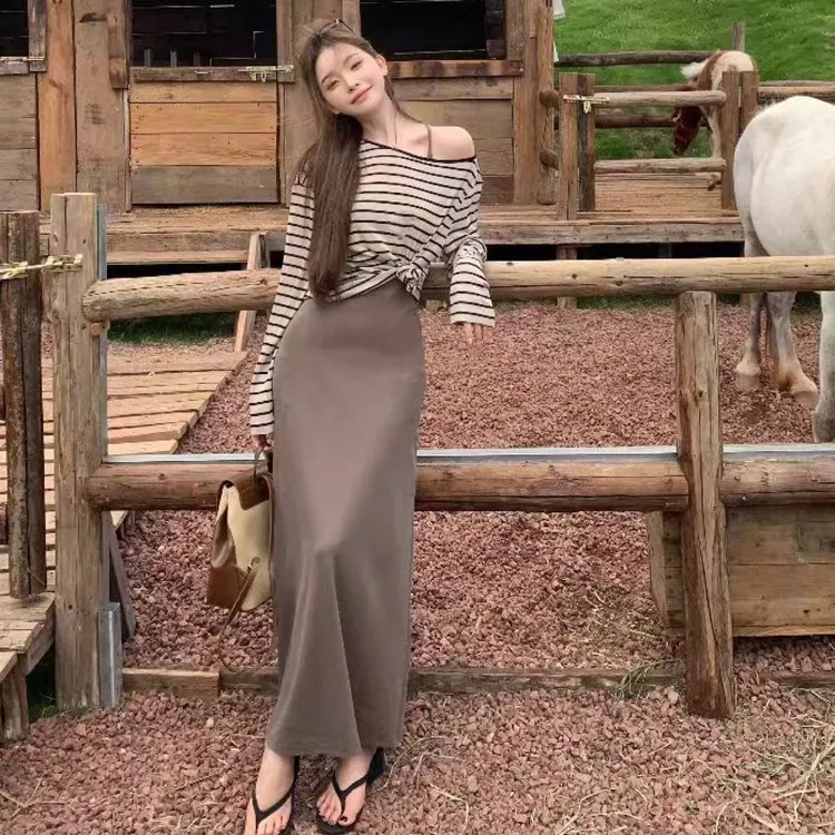 松驰感慵懒套装复古条纹斜肩长袖T恤女早秋吊带连衣裙两件套