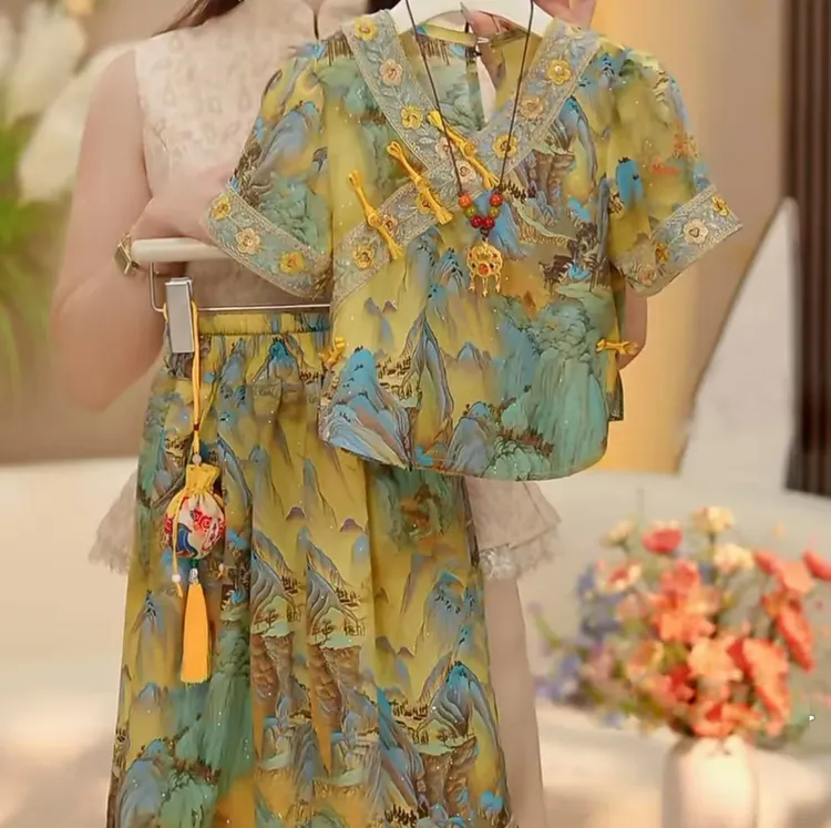 女童2025年新款中国风时尚新中式刺绣时髦潮童夏季薄款分体套装