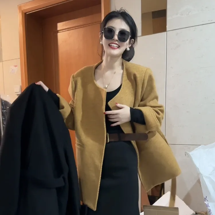圆领显白黄色上衣女2025秋冬季新款韩系高级感复古小个子毛呢外套
