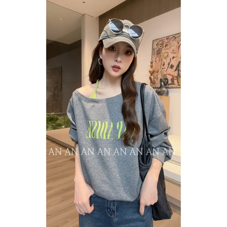 C08102韩系小众气质慵懒感宽松别致露肩字母印花卫衣
