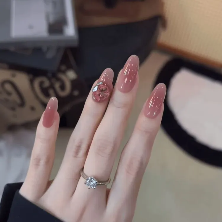 【乌梅子酱】秋冬新款显白晕染高级穿戴甲简约气质成品美甲冰透渐变